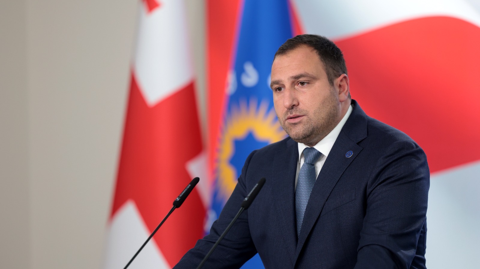 ირაკლი კირცხალია – სერბეთში დემოკრატიულ პროცესს ზეიმობს დამხობის სულისკვეთების ხალხი, რომელიც ექვსჯერ მონაწილეობდა აქ რევოლუციურ სცენარებში