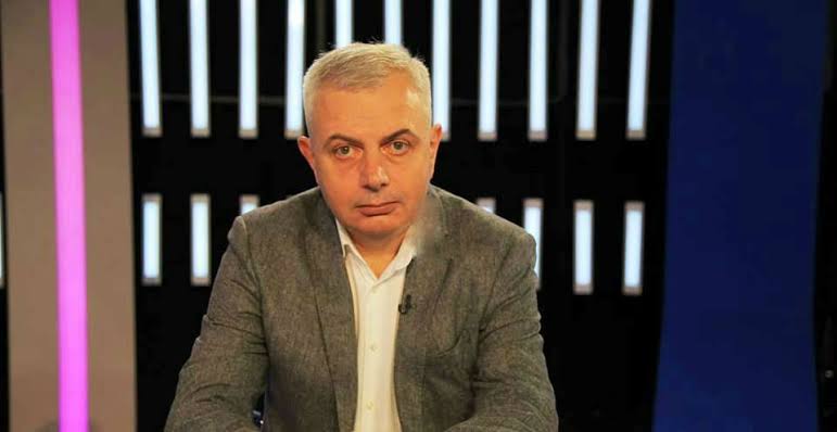 ზაალ ანჯაფარიძე: პარტიების აკრძალვით უნდა მოხდეს პოლიტიკური სისტემის რეაბილიტაცია. ამის შემდეგ კი ისე უნდა გააგრძელოს ფუნქციონირება, რომ მონაწილე პოლიტიკურმა სუბიექტებმა ქვეყნის და ხალხის მსახურებაზე იფიქრონ და არა გარეშე ძალების მომსახურებაზე