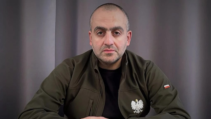 გიორგი გამსახურდია: ზოგი პოლიტიკოსი რომ დამდგარა, აი ჩვენ იმდენი გადავიტანეთ და ვალს ადებენ, თავიანთი ჭკუით ბიძინას. გაუძელით კი არა, რასაც მოესწარით, ყველაფერს ბიძინა ივანიშვილის ხათრით. დანარჩენი კიდევ, სანქციები და ათასი უბედურება, პირადად ბიძინას, ჩვენი ძალოვნების და რამოდენიმე პოლიტიკოსის კისერზე გადავიდა