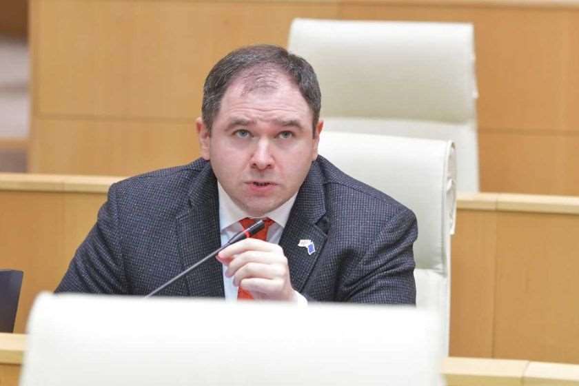ნიკოლოზ სამხარაძე: “ფიცი მწამს, ბოლო მაკვირვებს” – ეს გამონათქვამი მიესადაგება ევროკავშირს, თვითონვე ამბობენ, რომ საქართველოში მთავრობის ნდობის ხარისხი არის მაღალი და მეორე მხრივ, ამბობენ, რომ საქართველოს მთავრობა არ წარმოადგენს ხალხის ნებას. რას დავუჯეროთ, მეთოდოლოგიურად გამართულ კვლევებს, თუ კონკრეტული პოლიტიკოსების მიკერძოებულ განცხადებებს?